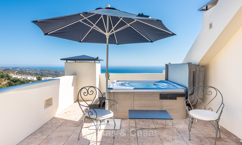 Indrukwekkend en luxueus modern penthouse appartement met panoramisch zeezicht te koop, Marbella East 10298