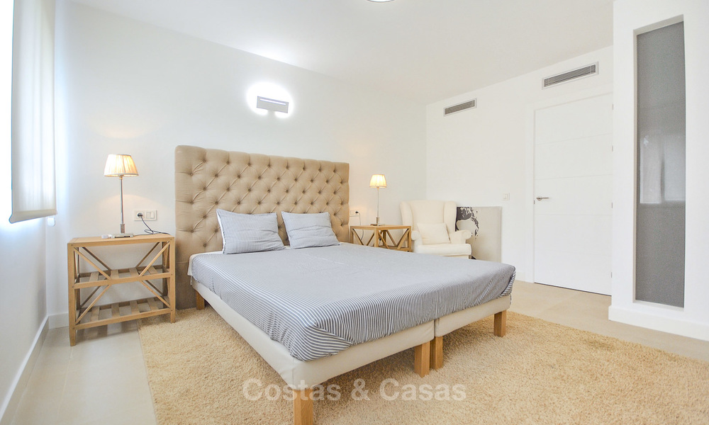 Recentelijk gerenoveerd, modern appartement te koop, met zeezicht en op loopafstand van het strand en voorzieningen, Nueva Andalucía, Marbella 10314