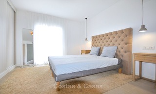 Recentelijk gerenoveerd, modern appartement te koop, met zeezicht en op loopafstand van het strand en voorzieningen, Nueva Andalucía, Marbella 10321 
