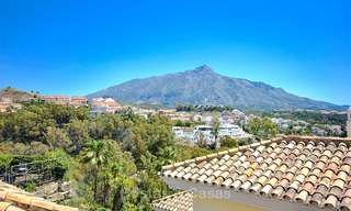 Spectaculair penthouse appartement met panoramisch zicht over de bergen, vallei en zee te koop, Nueva Andalucía, Marbella 10340 
