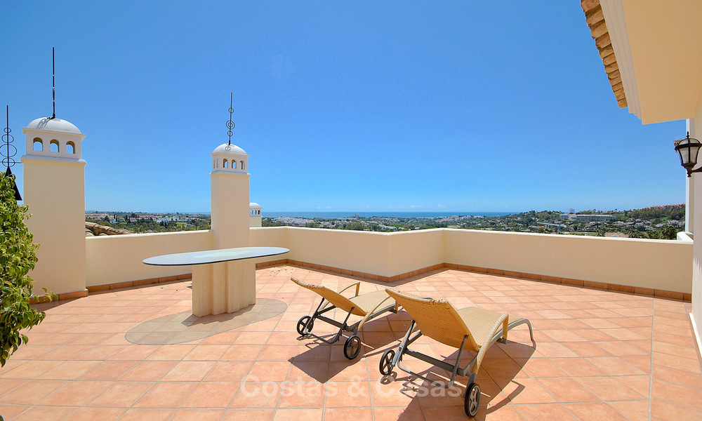 Spectaculair penthouse appartement met panoramisch zicht over de bergen, vallei en zee te koop, Nueva Andalucía, Marbella 10342