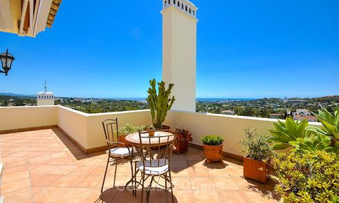 Spectaculair penthouse appartement met panoramisch zicht over de bergen, vallei en zee te koop, Nueva Andalucía, Marbella 10346