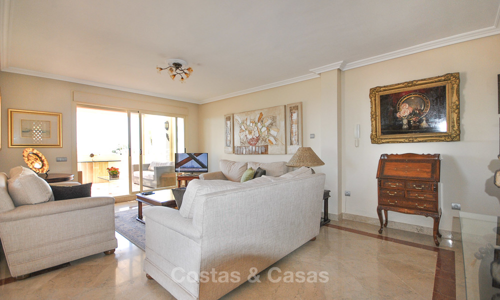 Spectaculair penthouse appartement met panoramisch zicht over de bergen, vallei en zee te koop, Nueva Andalucía, Marbella 10357
