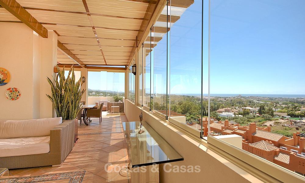 Spectaculair penthouse appartement met panoramisch zicht over de bergen, vallei en zee te koop, Nueva Andalucía, Marbella 10361