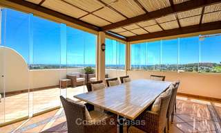 Spectaculair penthouse appartement met panoramisch zicht over de bergen, vallei en zee te koop, Nueva Andalucía, Marbella 10363 