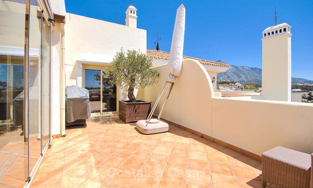 Spectaculair penthouse appartement met panoramisch zicht over de bergen, vallei en zee te koop, Nueva Andalucía, Marbella 10364