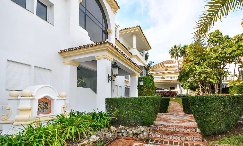 Uniek luxe 6 slaapkamer appartement in een exclusief complex te koop, op de prestigieuze Golden Mile, Marbella 10379