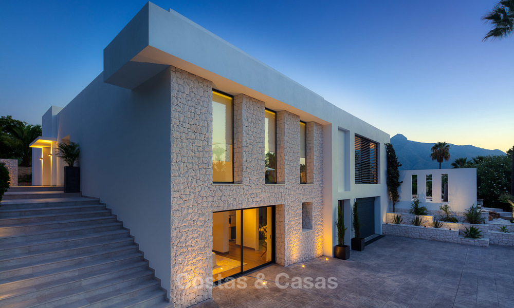 Imposante moderne eigentijdse luxe villa te koop in de Golf Vallei van Nueva Andalucia, Marbella 10432
