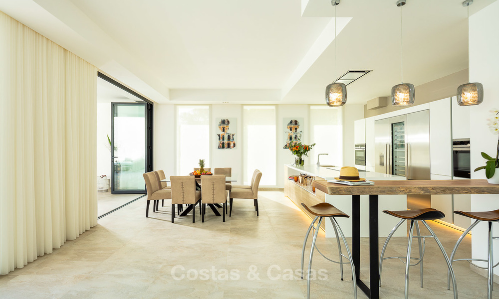 Imposante moderne eigentijdse luxe villa te koop in de Golf Vallei van Nueva Andalucia, Marbella 10440