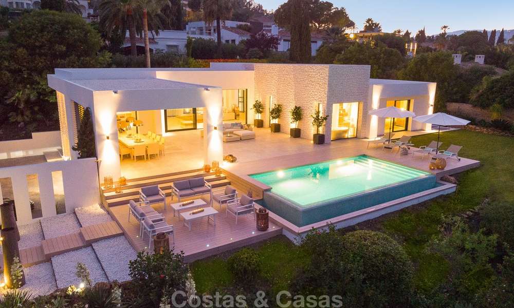 Imposante moderne eigentijdse luxe villa te koop in de Golf Vallei van Nueva Andalucia, Marbella 10452