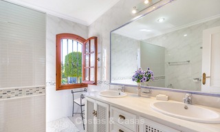 Te koop: Villa in Andalusische stijl in een luxe golf urbanisatie, op loopafstand van voorzieningen - Golf Valley, Nueva Andalucía, Marbella 10482 