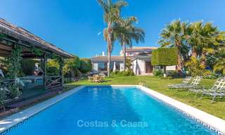 Te koop: Villa in Andalusische stijl in een luxe golf urbanisatie, op loopafstand van voorzieningen - Golf Valley, Nueva Andalucía, Marbella 10489 