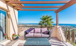 Luxe penthouse appartement met prachtige panoramische zichten op zee en bergen te koop, Benahavis, Marbella 10539 