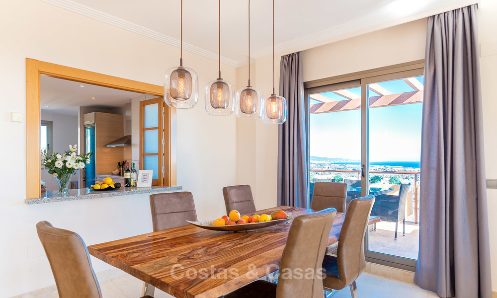 Luxe penthouse appartement met prachtige panoramische zichten op zee en bergen te koop, Benahavis, Marbella 10540