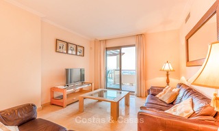Luxueus hoek penthouse appartement met adembenemend panoramisch uitzicht op zee, golf en bergen te koop, Benahavis, Marbella 10581 