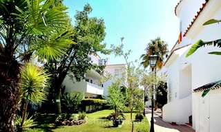 Gunstig gelegen gerenoveerd appartement te koop, op loopafstand van Puerto Banus en het strand - Nueva Andalucia, Marbella 10602 