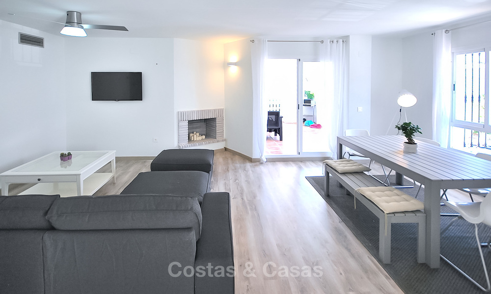 Gunstig gelegen gerenoveerd appartement te koop, op loopafstand van Puerto Banus en het strand - Nueva Andalucia, Marbella 10608
