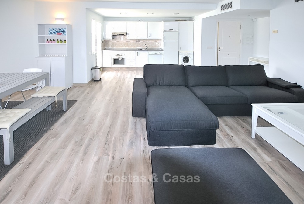 Gunstig gelegen gerenoveerd appartement te koop, op loopafstand van Puerto Banus en het strand - Nueva Andalucia, Marbella 10610