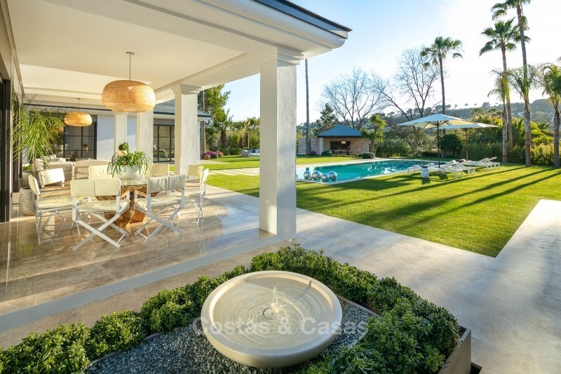 Spectaculaire, eigentijdse luxe villa te koop, eerstelijn golf in Las Brisas, Nueva Andalucia, Marbella 10627 