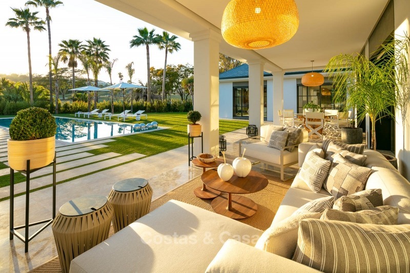 Spectaculaire, eigentijdse luxe villa te koop, eerstelijn golf in Las Brisas, Nueva Andalucia, Marbella 10632 