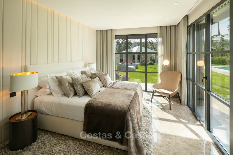 Spectaculaire, eigentijdse luxe villa te koop, eerstelijn golf in Las Brisas, Nueva Andalucia, Marbella 10636 