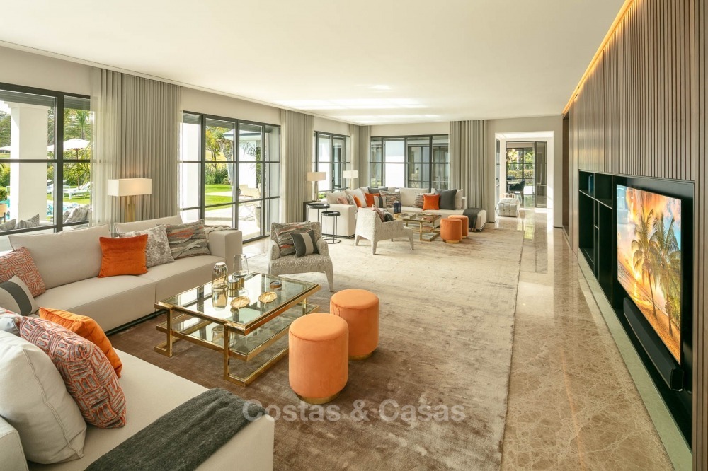 Spectaculaire, eigentijdse luxe villa te koop, eerstelijn golf in Las Brisas, Nueva Andalucia, Marbella 10637
