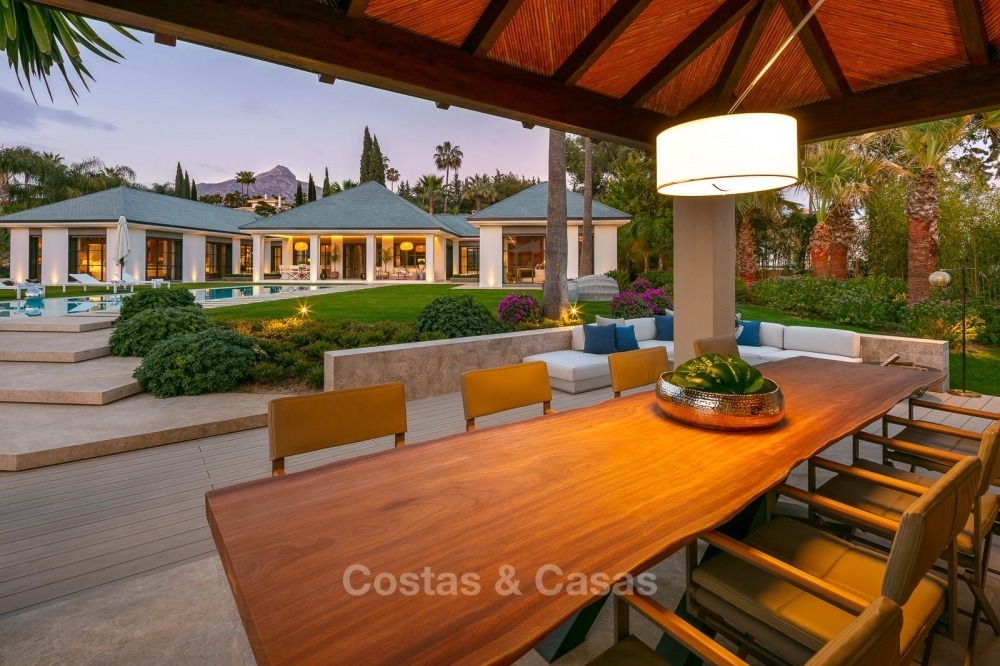 Spectaculaire, eigentijdse luxe villa te koop, eerstelijn golf in Las Brisas, Nueva Andalucia, Marbella 10648