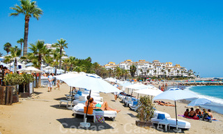 Exclusief eerstelijns strand penthouse appartement te koop met zeezicht in Puerto Banus, Marbella 38001 