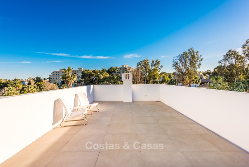 Volledig gerenoveerde, ruime luxe villa te koop in het hart van Nueva Andalucia's golf vallei, Marbella 10751 