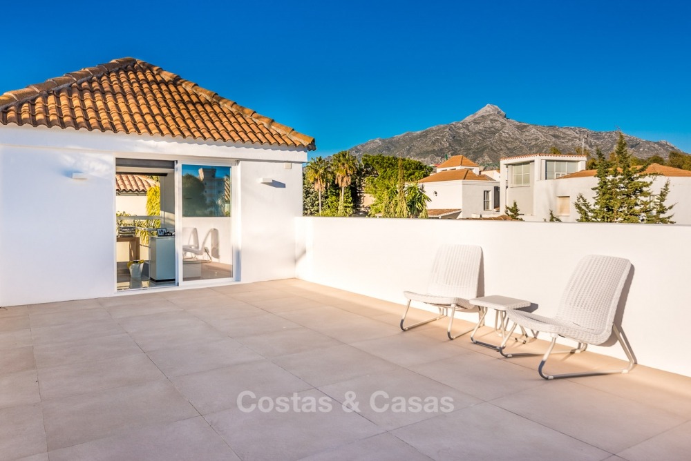 Volledig gerenoveerde, ruime luxe villa te koop in het hart van Nueva Andalucia's golf vallei, Marbella 10752