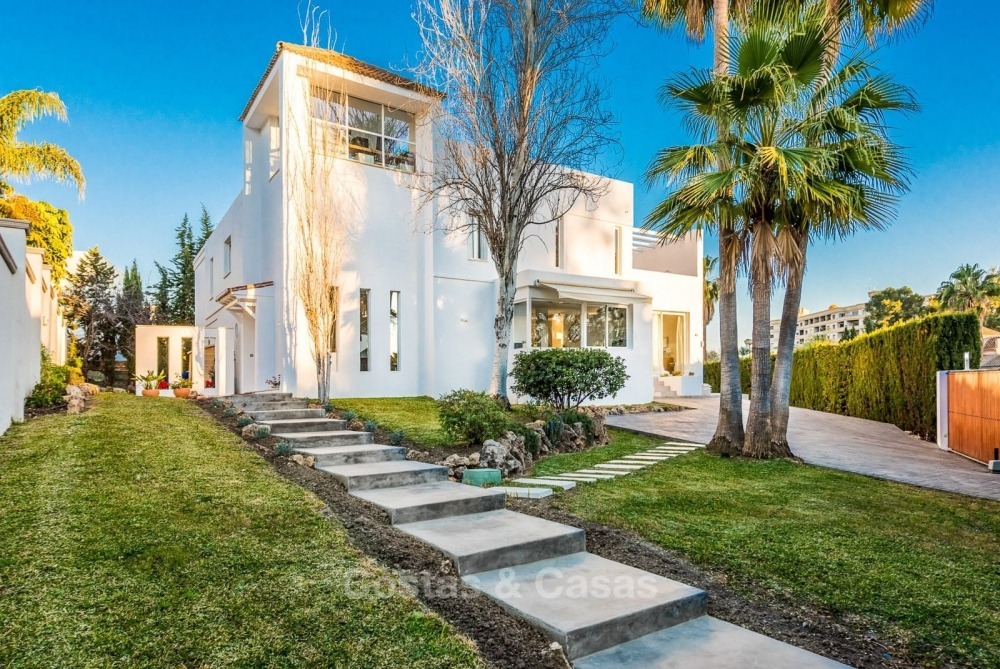 Volledig gerenoveerde, ruime luxe villa te koop in het hart van Nueva Andalucia's golf vallei, Marbella 10768