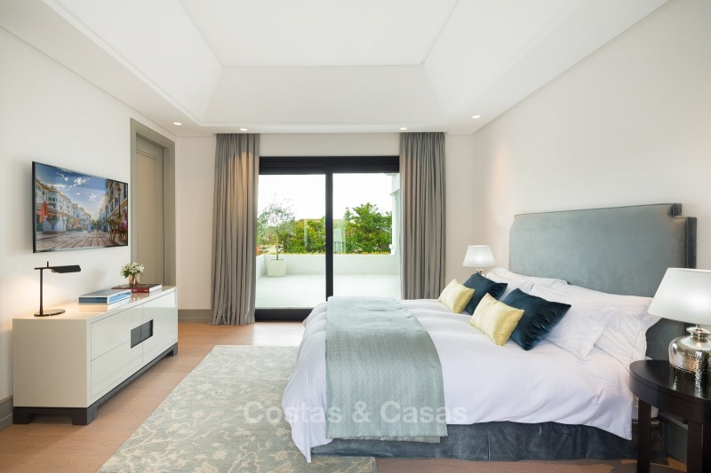Indrukwekkende en zeer ruime gerenoveerde luxe villa te koop op de Golden Mile in Sierra Blanca, Marbella 10897 