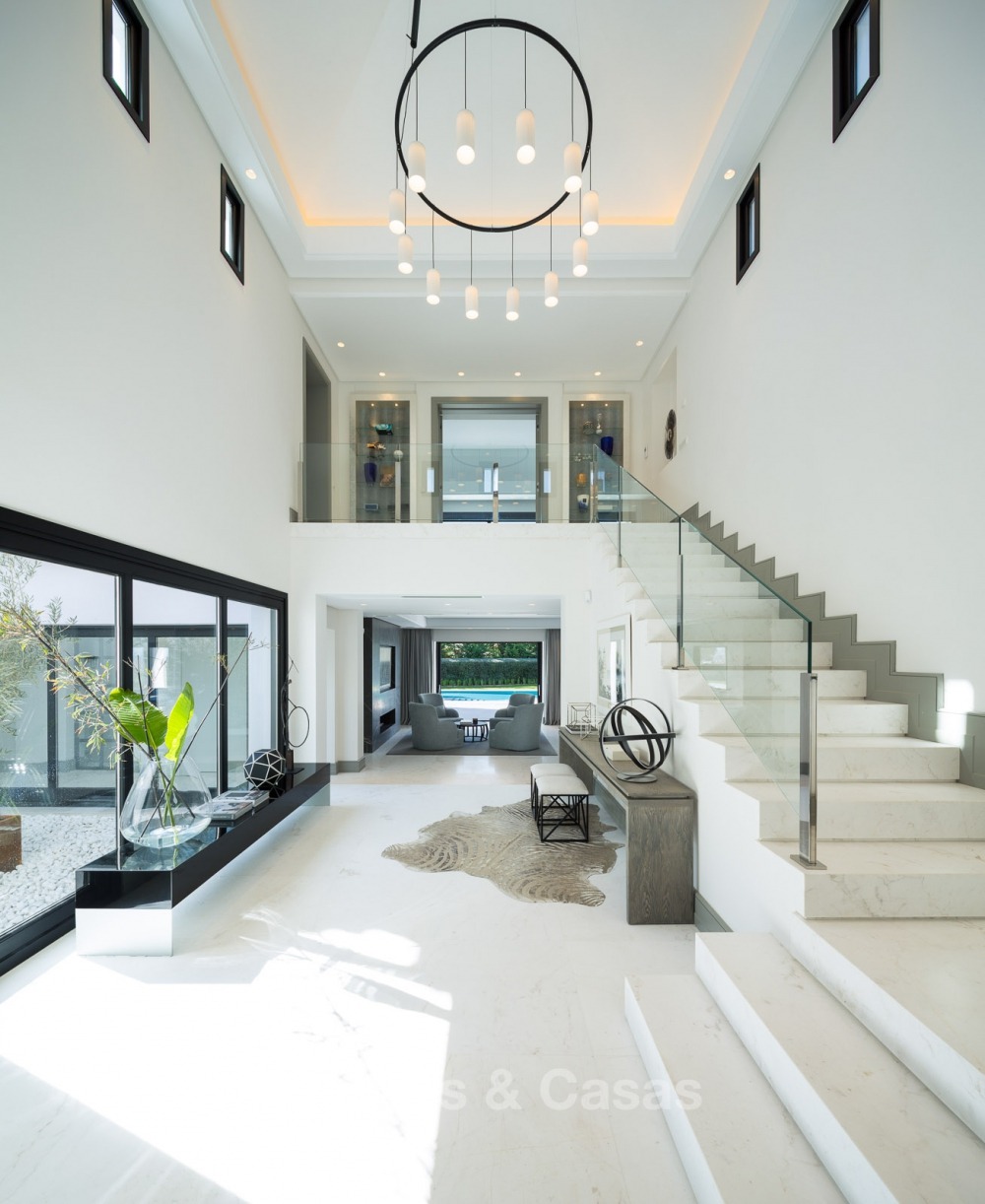 Indrukwekkende en zeer ruime gerenoveerde luxe villa te koop op de Golden Mile in Sierra Blanca, Marbella 10907