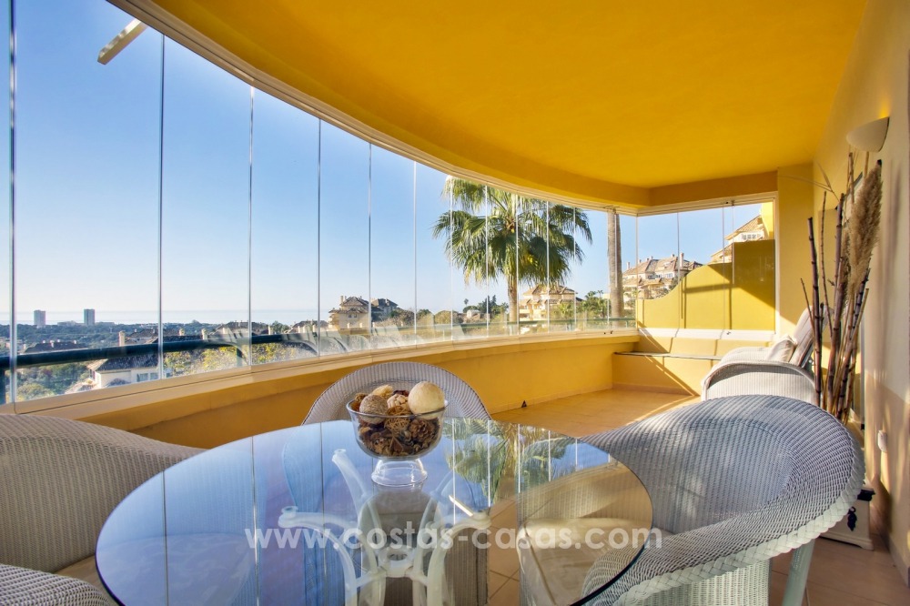 Luxe appartementen en penthouses te koop met prachtig golf- en zeezicht in Elviria, Marbella 11054