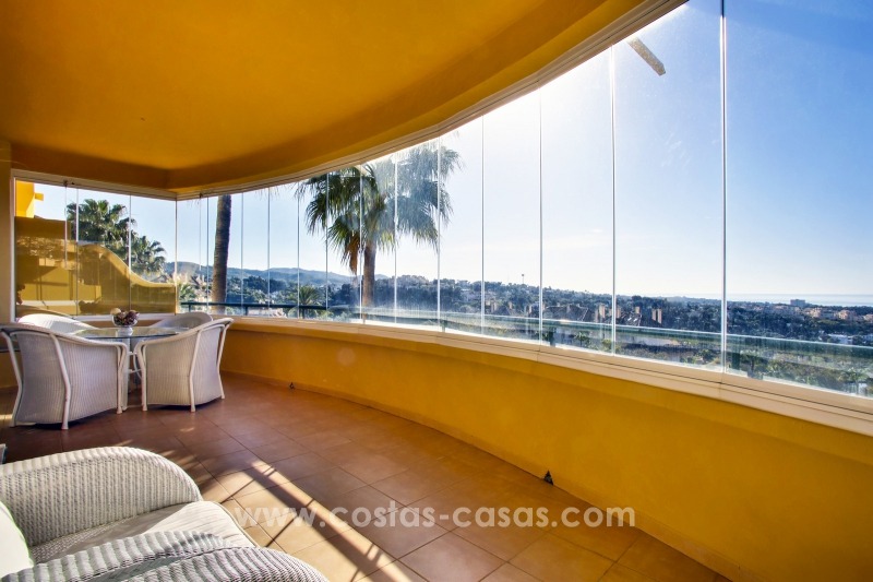 Luxe appartementen en penthouses te koop met prachtig golf- en zeezicht in Elviria, Marbella 11053 