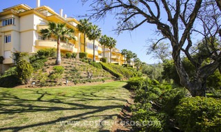 Luxe appartementen en penthouses te koop met prachtig golf- en zeezicht in Elviria, Marbella 11043 