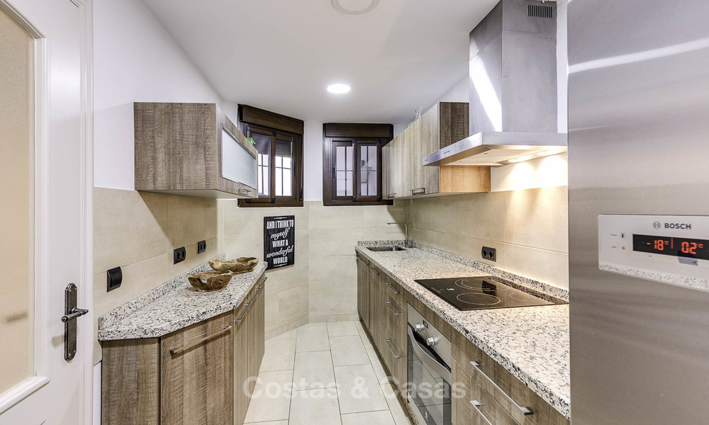 Appartementen te koop in een eerstelijnstrand complex in Elviria, Marbella 11254