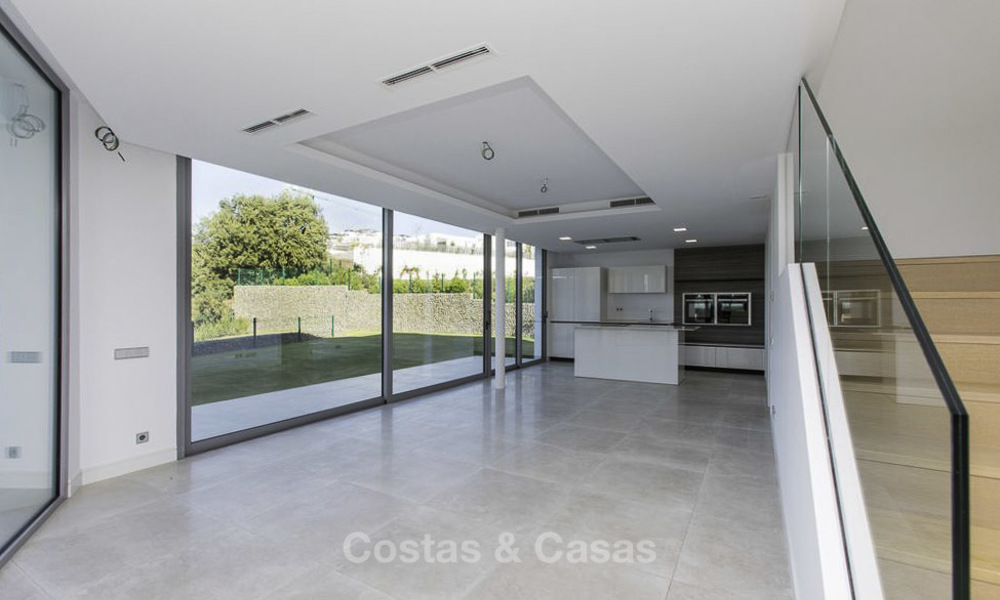 Oogstrelende moderne designer villa met zeezicht te koop, eerstelijn golf en instapklaar, Oost- Marbella 11825