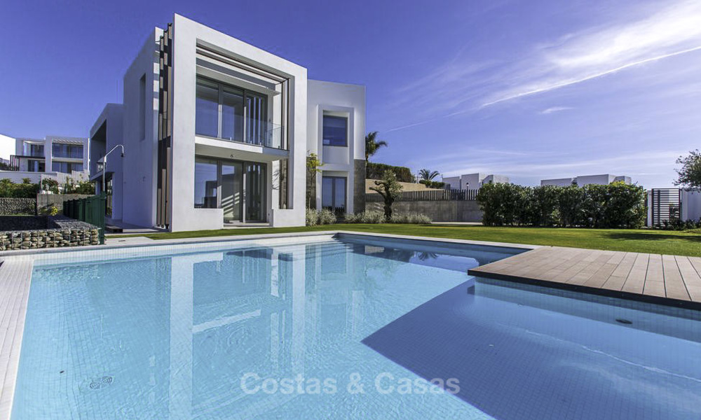 Oogstrelende moderne designer villa met zeezicht te koop, eerstelijn golf en instapklaar, Oost- Marbella 11840