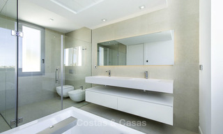 Oogstrelende moderne designer villa met zeezicht te koop, eerstelijn golf en instapklaar, Oost- Marbella 11854 