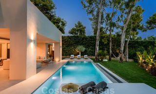 Prachtige nieuwe moderne luxe villa te koop aan het strand te Los Monteros, Oost Marbella 26647 