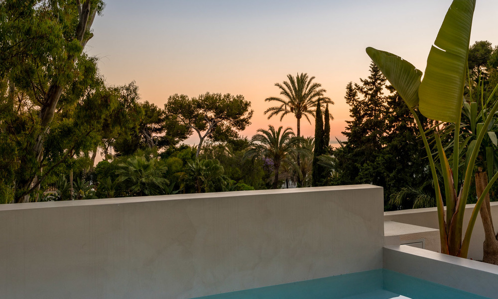Prachtige nieuwe moderne luxe villa te koop aan het strand te Los Monteros, Oost Marbella 26649