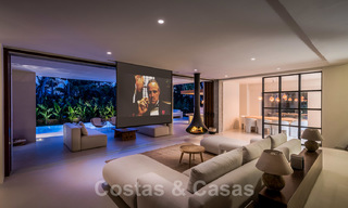 Prachtige nieuwe moderne luxe villa te koop aan het strand te Los Monteros, Oost Marbella 26652 