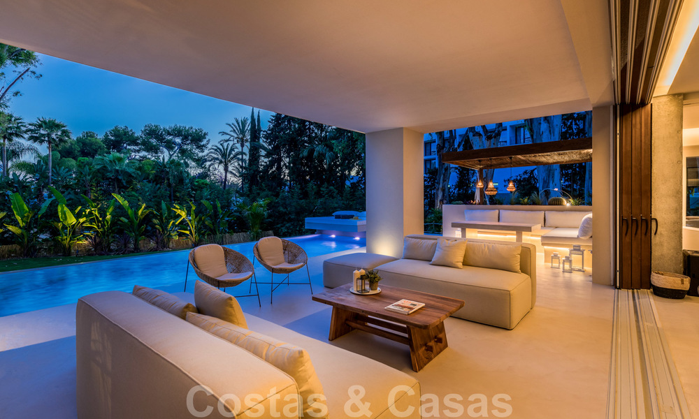 Prachtige nieuwe moderne luxe villa te koop aan het strand te Los Monteros, Oost Marbella 26654