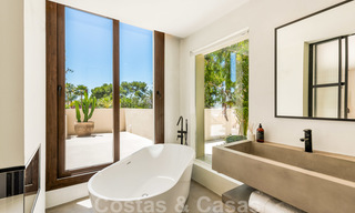 Prachtige nieuwe moderne luxe villa te koop aan het strand te Los Monteros, Oost Marbella 26671 