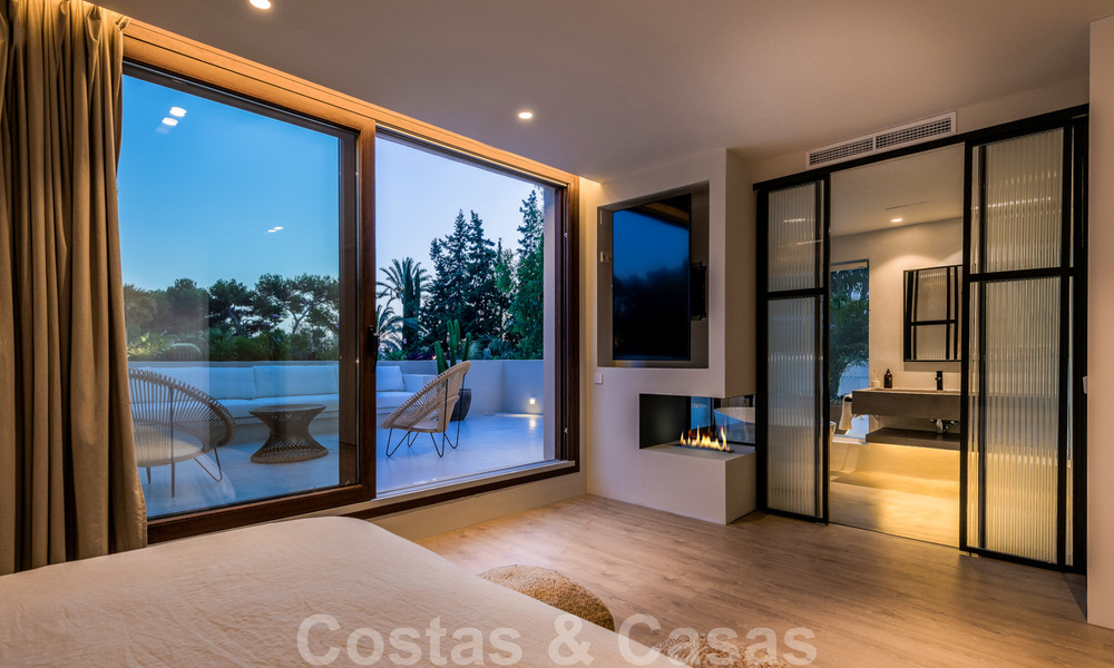 Prachtige nieuwe moderne luxe villa te koop aan het strand te Los Monteros, Oost Marbella 26681