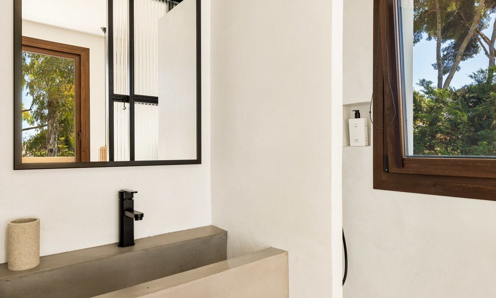 Prachtige nieuwe moderne luxe villa te koop aan het strand te Los Monteros, Oost Marbella 26685