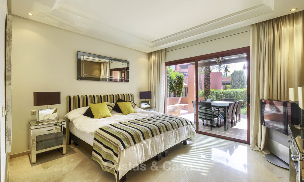 Ruim, aantrekkelijk appartement te koop in een exclusief strandcomplex, tussen Marbella en Estepona 11764