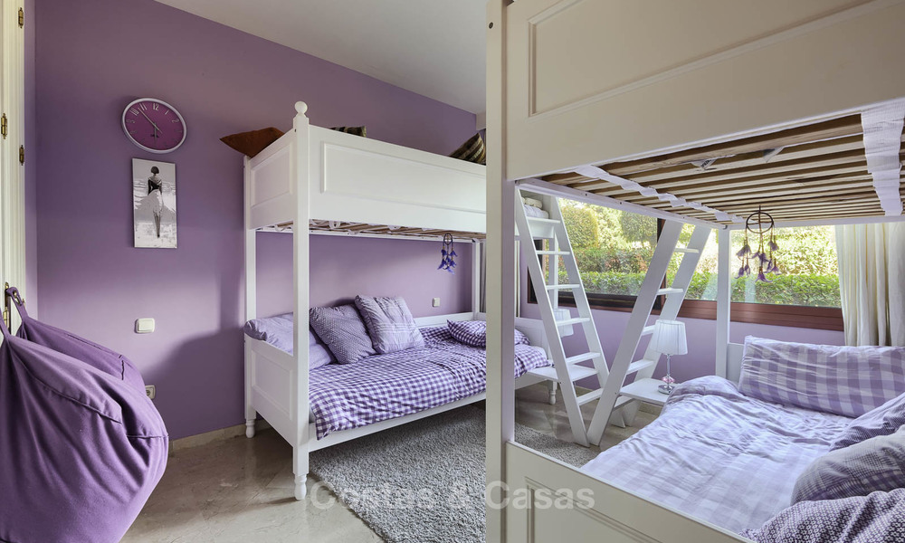 Ruim, aantrekkelijk appartement te koop in een exclusief strandcomplex, tussen Marbella en Estepona 11769