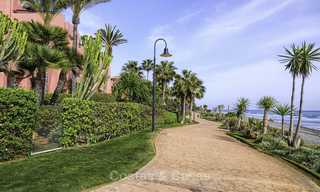Ruim, aantrekkelijk appartement te koop in een exclusief strandcomplex, tussen Marbella en Estepona 11788 